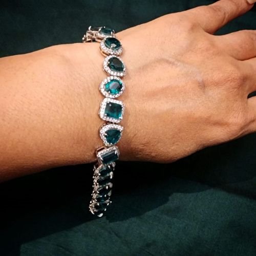 Elegant Emerald With Crystal Bracelet